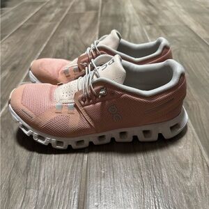 Women’s On Cloud size 6.5